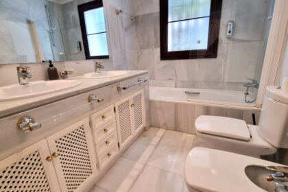 083cb56e1356742cadcfe43c519b8290 - 19