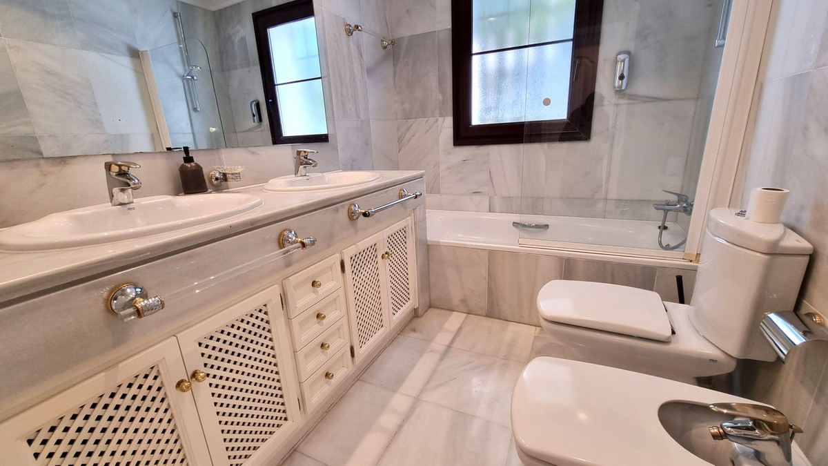 083cb56e1356742cadcfe43c519b8290 - 19