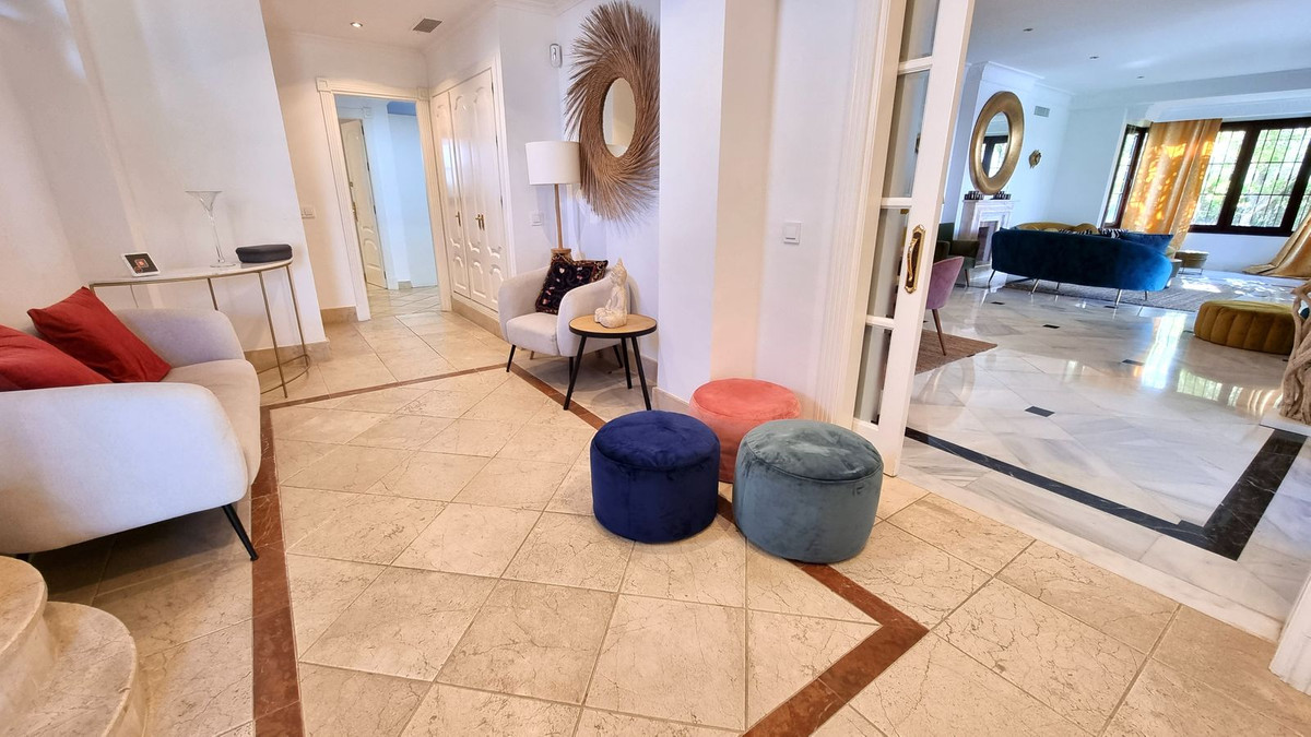 083cb56e1356742cadcfe43c519b8290 - 23