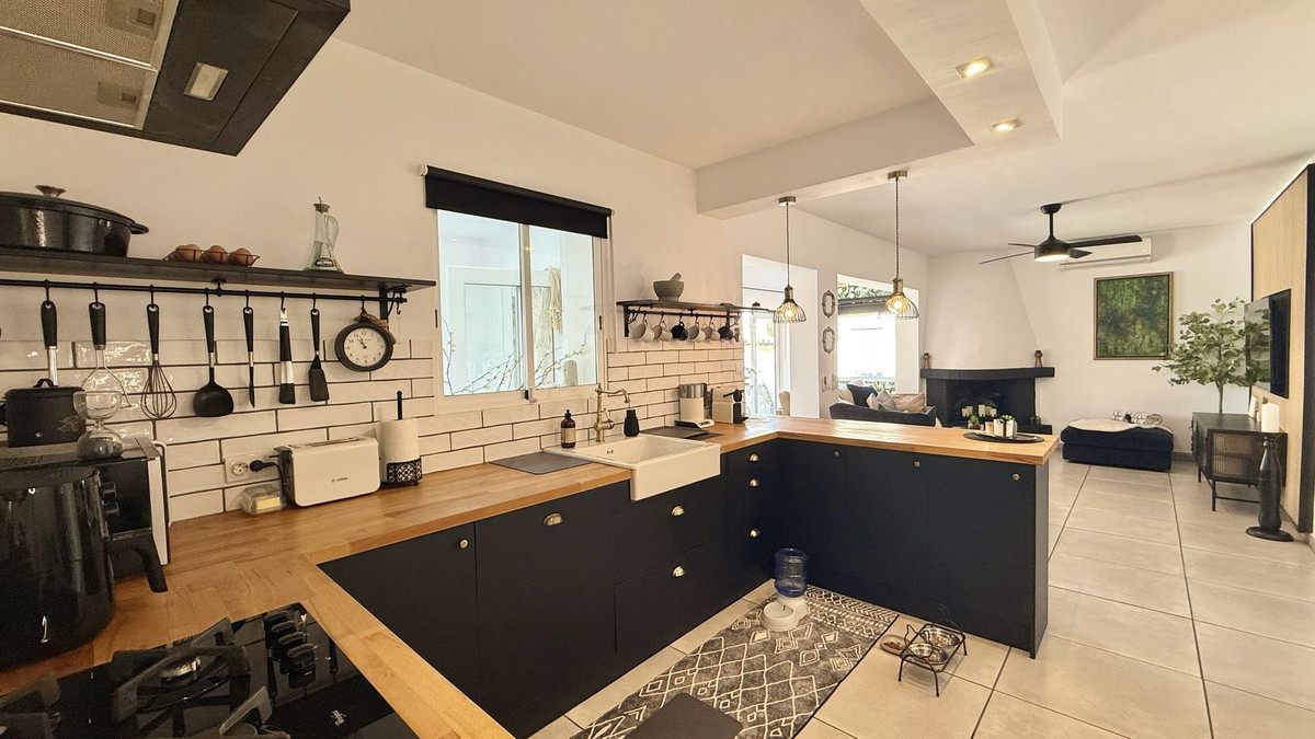 086e586681be3a7c7f33f4e2cf2bc451 - 19