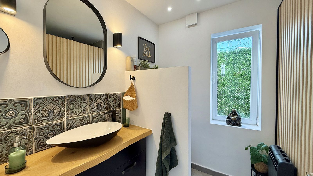 086e586681be3a7c7f33f4e2cf2bc451 - 22