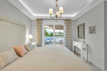 0943231c6b170b56e0c2edaa22467261 - 12