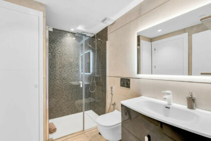 0943231c6b170b56e0c2edaa22467261 - 16