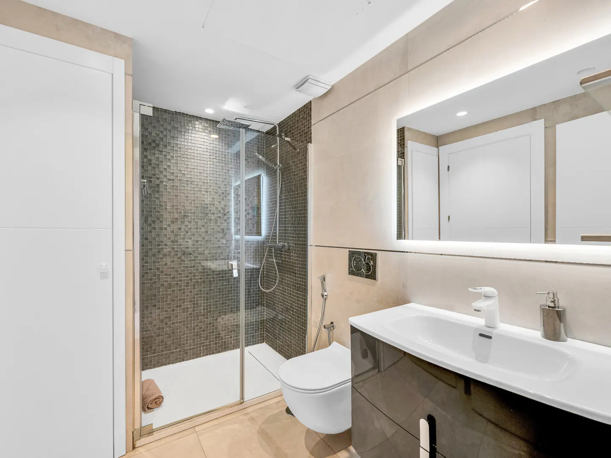 0943231c6b170b56e0c2edaa22467261 - 16