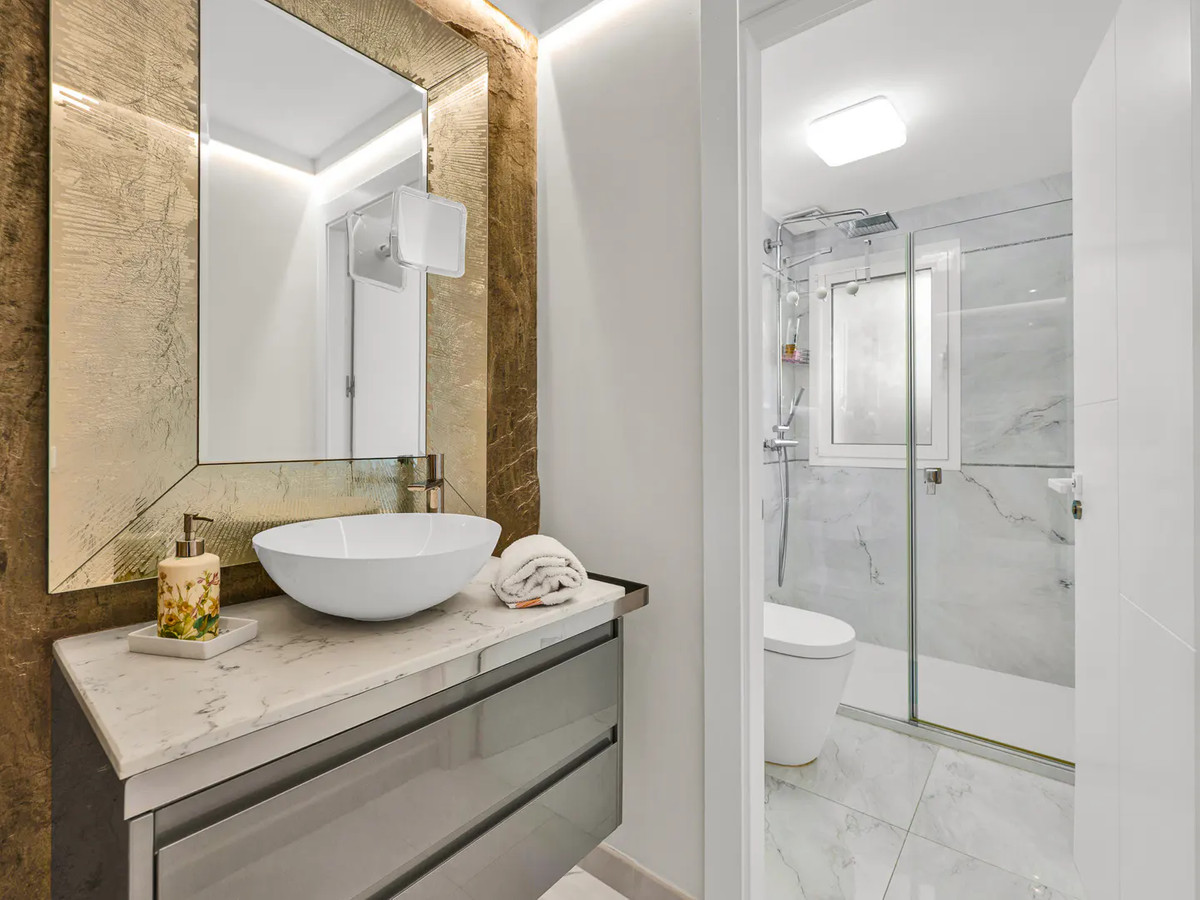 0943231c6b170b56e0c2edaa22467261 - 18