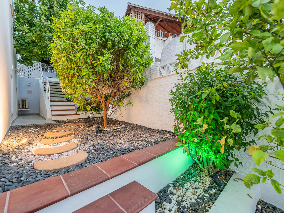 0943231c6b170b56e0c2edaa22467261 - 33