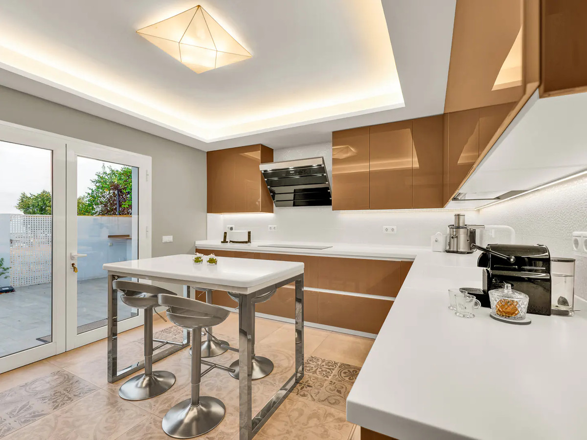 0943231c6b170b56e0c2edaa22467261 - 7