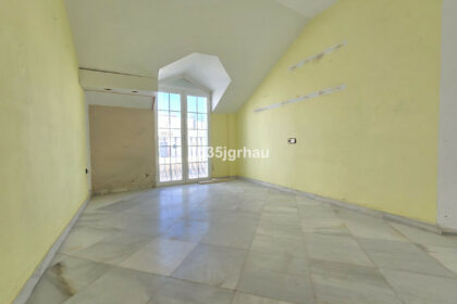 09a434ee877cec9f84f915bc43dd101f - 12