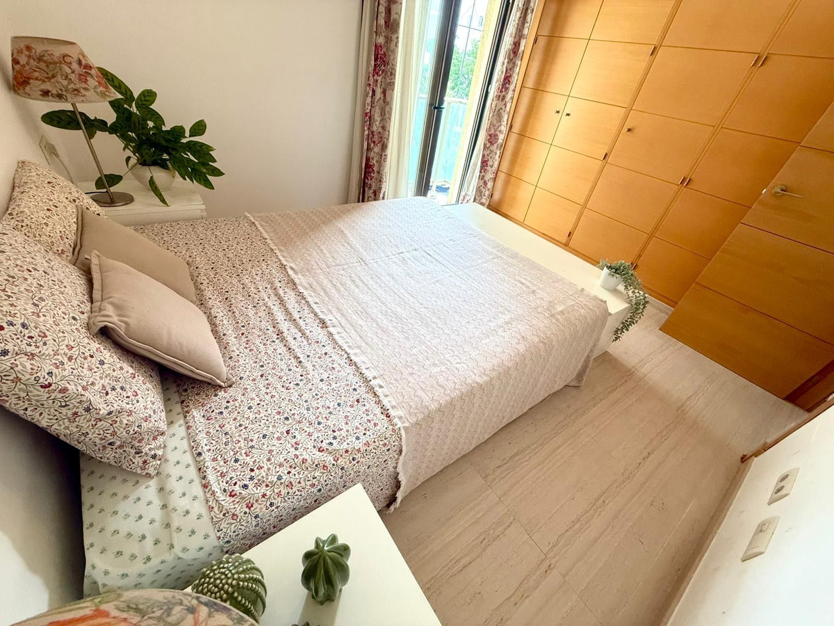 0ac49d12bcf4763fbebe2a00211d0409 - 18