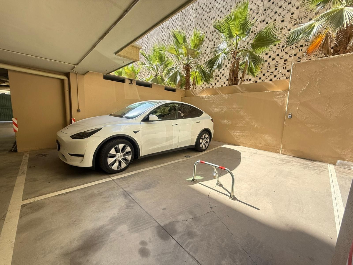 0ac49d12bcf4763fbebe2a00211d0409 - 37