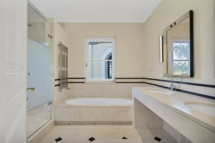 0b64c11e018436db972345200e472bfe - 24