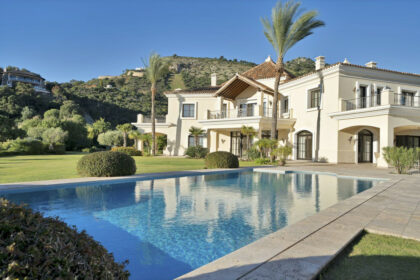 0b64c11e018436db972345200e472bfe - 32