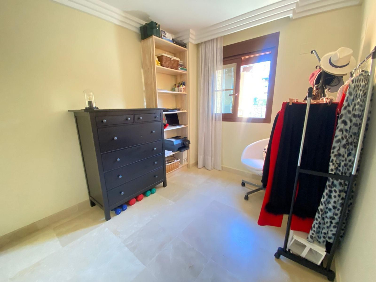 0c04e117102f54acd07c705b18c4f30f - 18