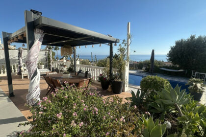 0c0fd95ceb7e4dd48cd951403f985fba - 1