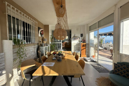 0c0fd95ceb7e4dd48cd951403f985fba - 10