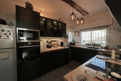 0c0fd95ceb7e4dd48cd951403f985fba - 12