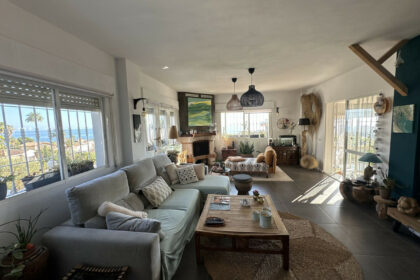 0c0fd95ceb7e4dd48cd951403f985fba - 19