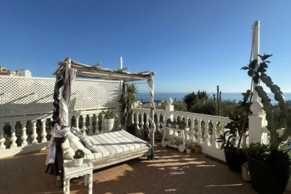 0c0fd95ceb7e4dd48cd951403f985fba - 2