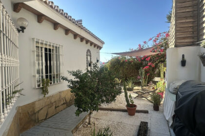 0c0fd95ceb7e4dd48cd951403f985fba - 3