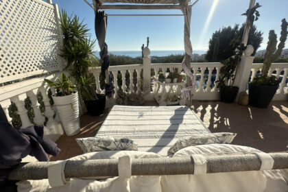 0c0fd95ceb7e4dd48cd951403f985fba - 30