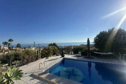 0c0fd95ceb7e4dd48cd951403f985fba - 32