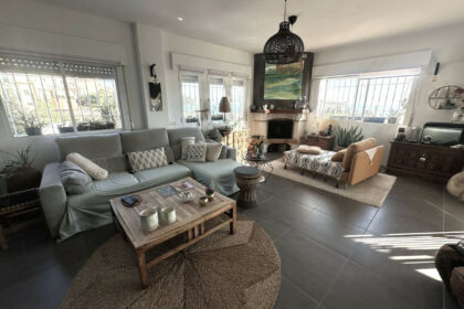 0c0fd95ceb7e4dd48cd951403f985fba - 5