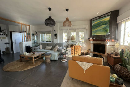 0c0fd95ceb7e4dd48cd951403f985fba - 6