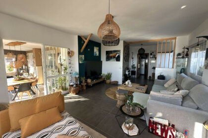 0c0fd95ceb7e4dd48cd951403f985fba - 8