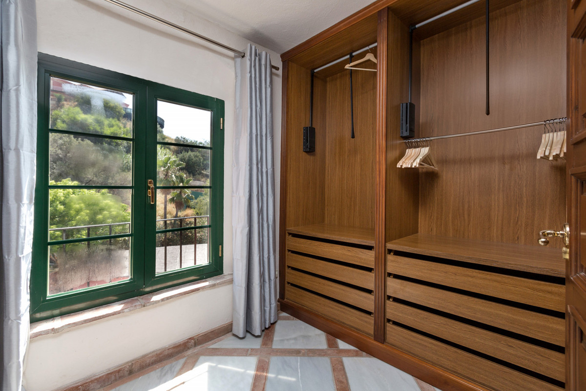 0c95f256ba08643ddd49c1a7ae1cd0a0 - 23