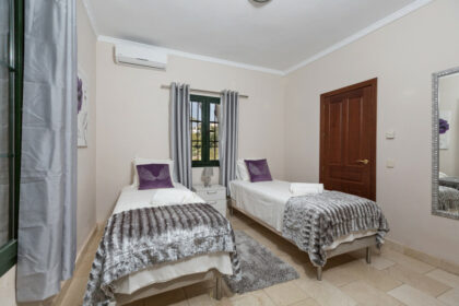 0c95f256ba08643ddd49c1a7ae1cd0a0 - 27