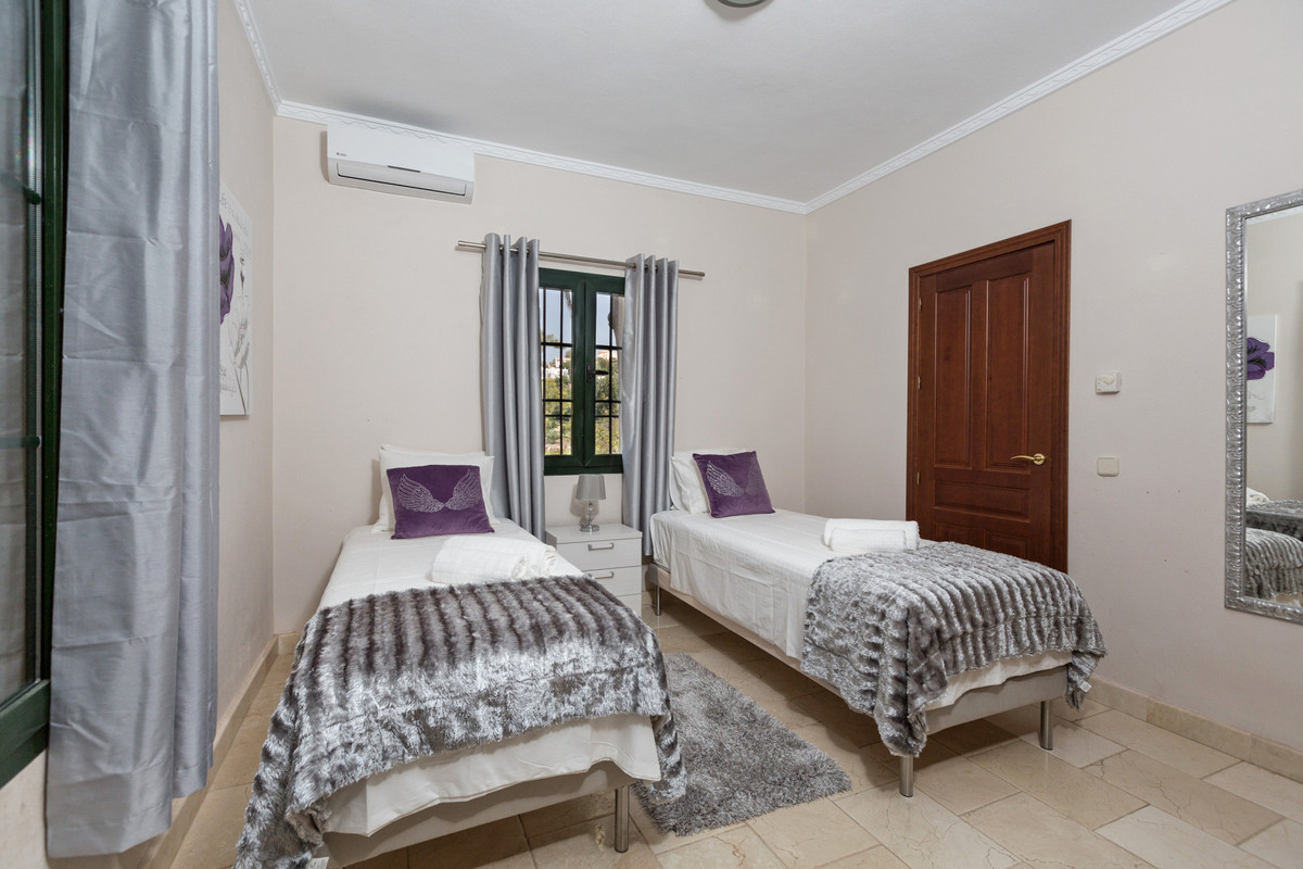 0c95f256ba08643ddd49c1a7ae1cd0a0 - 27