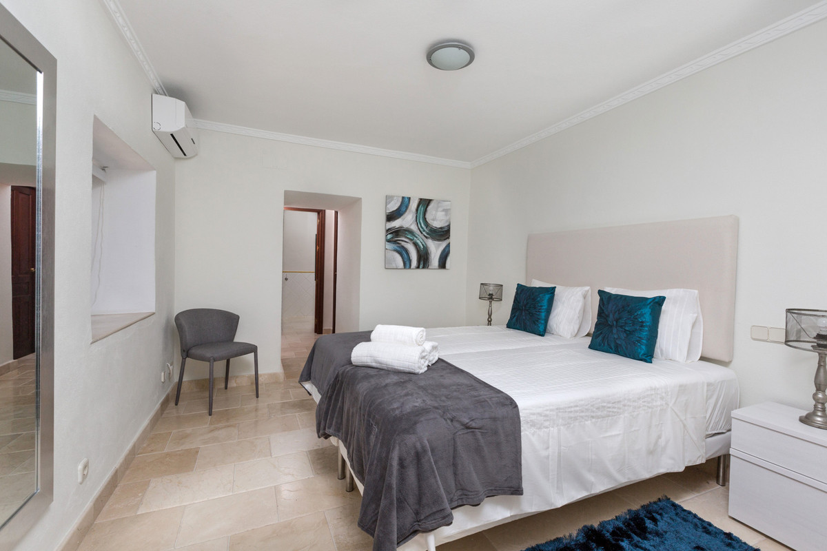 0c95f256ba08643ddd49c1a7ae1cd0a0 - 29