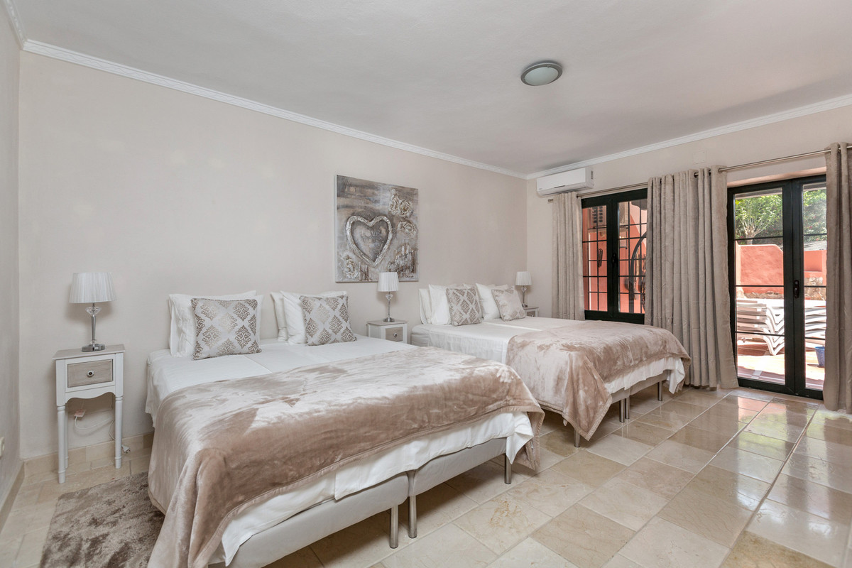 0c95f256ba08643ddd49c1a7ae1cd0a0 - 33