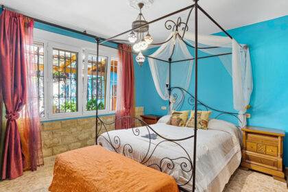 0d310ae86b57ca3b5e5e3dac63a4006e - 10