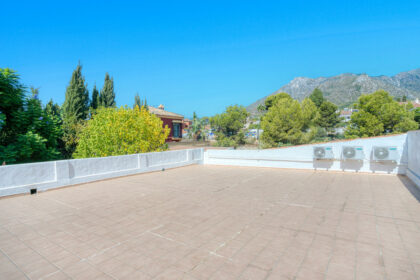 0d310ae86b57ca3b5e5e3dac63a4006e - 15