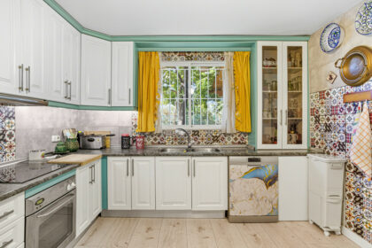 0d310ae86b57ca3b5e5e3dac63a4006e - 17