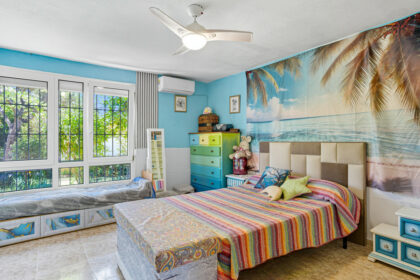 0d310ae86b57ca3b5e5e3dac63a4006e - 23