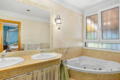 0d310ae86b57ca3b5e5e3dac63a4006e - 24