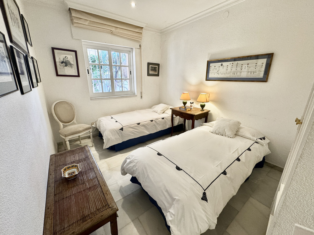 0e369bb3dc9236bf82a603e44a22c4cc - 13