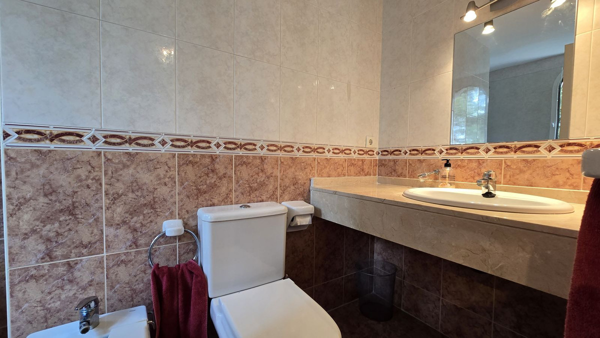 0e3d1901e84ae190c74f8b34581724bd - 16