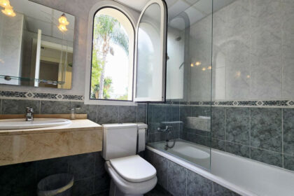 0e3d1901e84ae190c74f8b34581724bd - 21