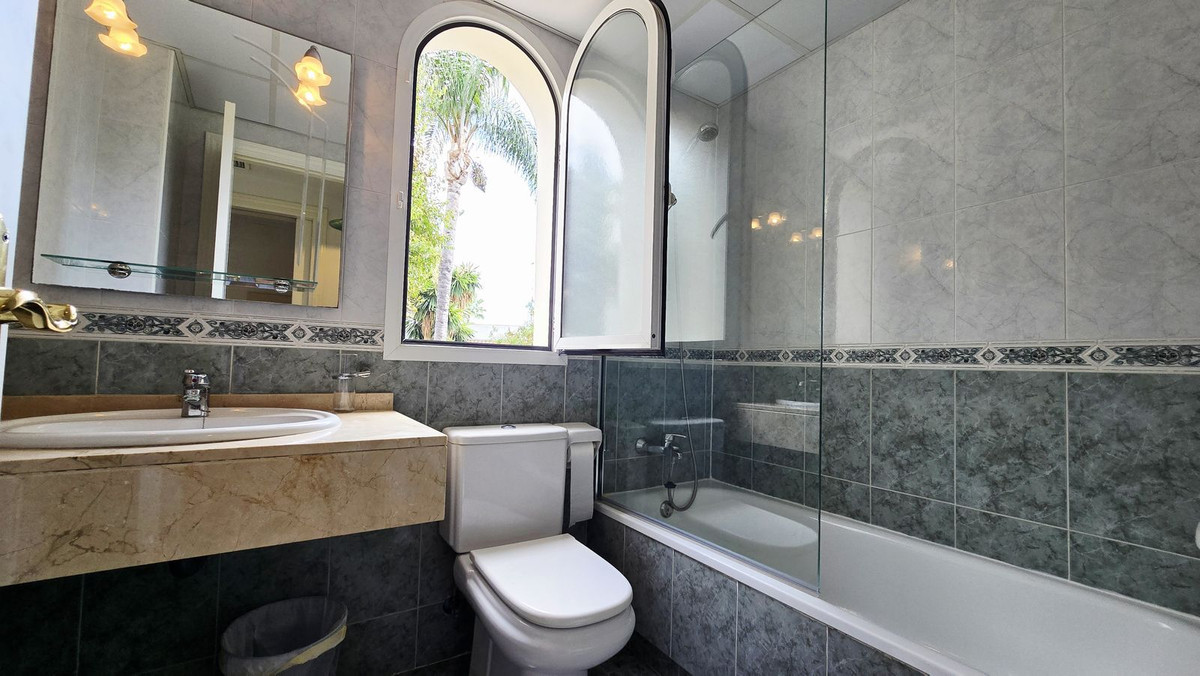 0e3d1901e84ae190c74f8b34581724bd - 21