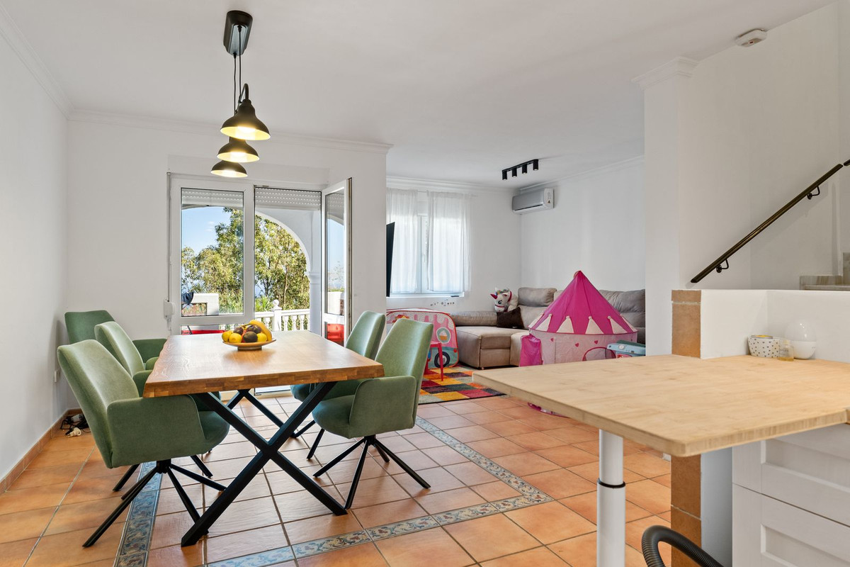 0eb8c7eda8d21a7f1c187d8eb9e50bd6 - 13