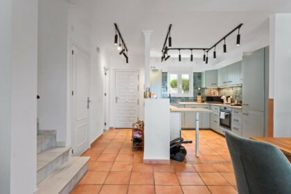 0eb8c7eda8d21a7f1c187d8eb9e50bd6 - 14