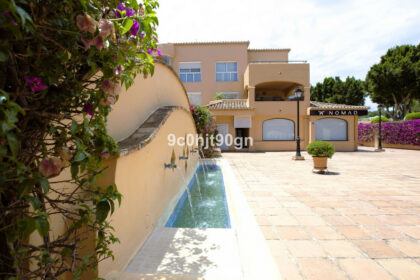 0f0009575671f533381bbc9e19f19e22 - 12