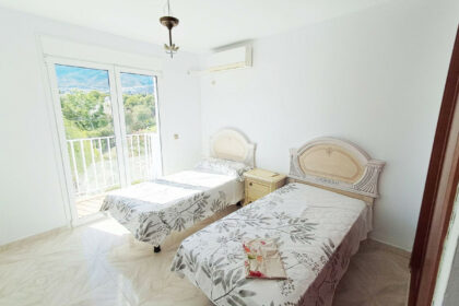 142a6396e1207a7d3059bc3e6918f47c - 26