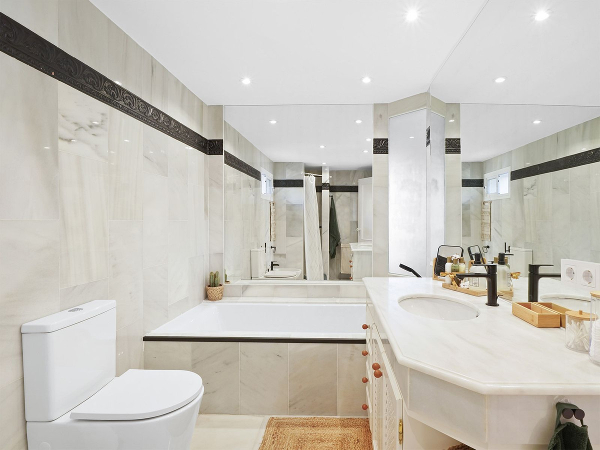 155c02cf5371e7bf17d8c430a91a1831 - 13