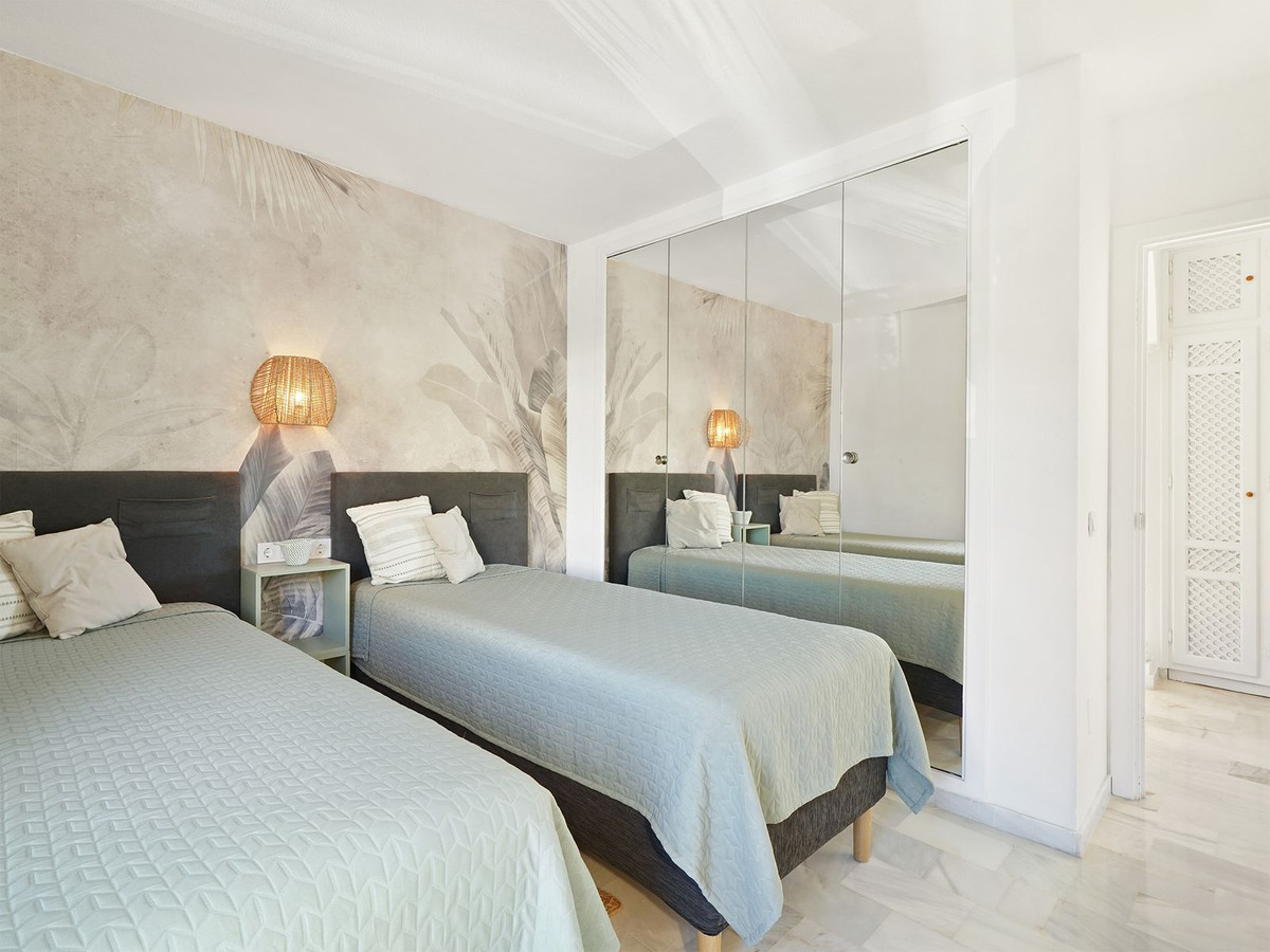 155c02cf5371e7bf17d8c430a91a1831 - 15