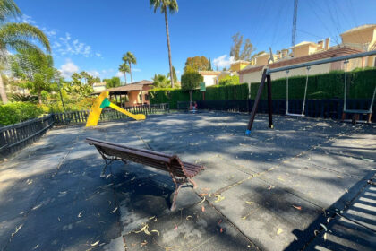 15b915b34c3a676b4d1c3ce0b72079d8 - 40