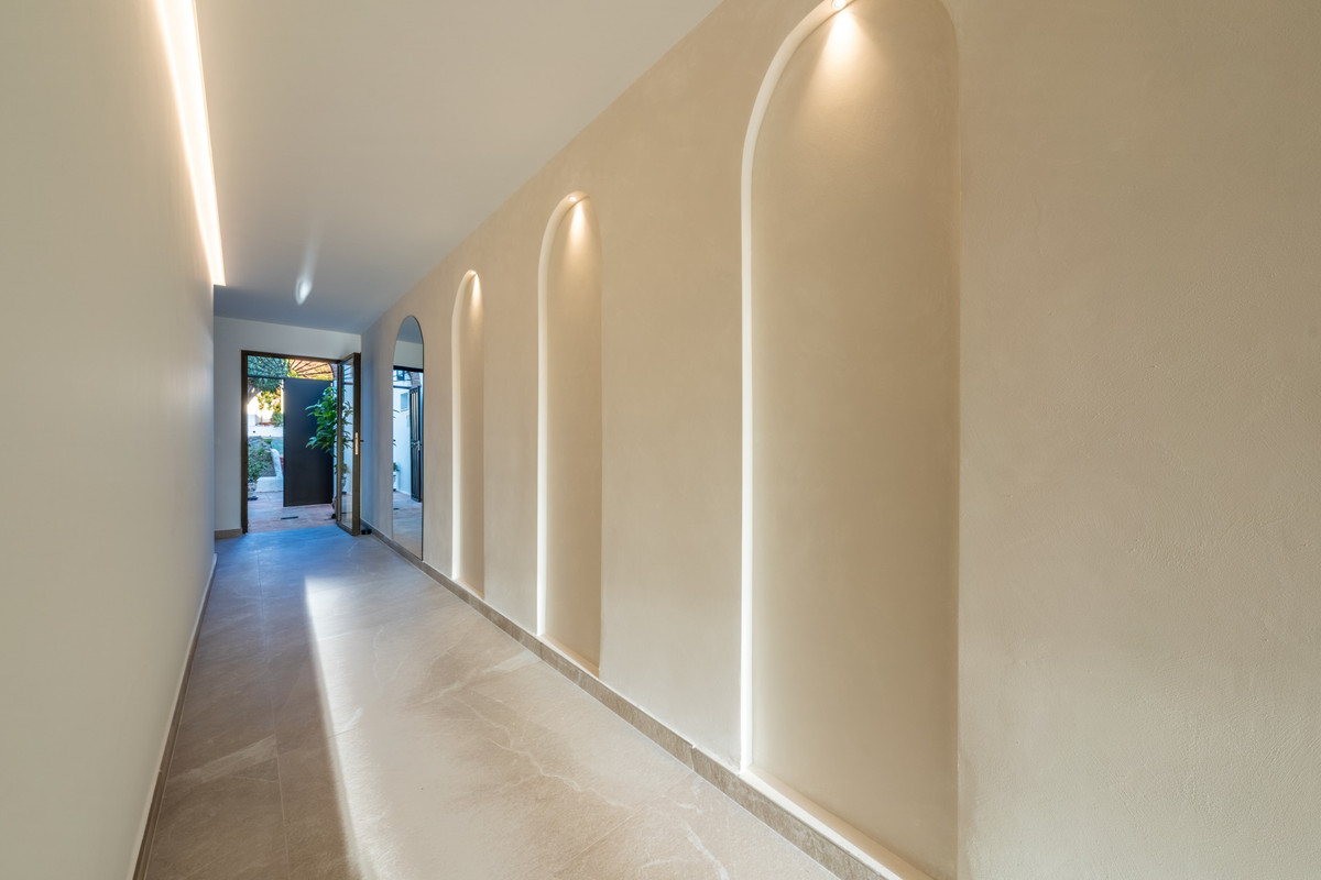 164b1327643997b7b223101a3657f9d4 - 12